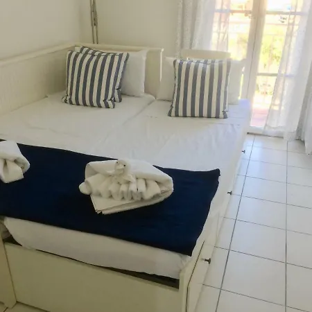 Riverside House With Pool And Berth In Port Dom wakacyjny