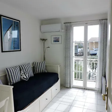 Dom wakacyjny Riverside House With Pool And Berth In Port Grimaud